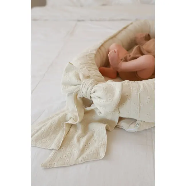 Babynest Premium Brodat Lilly Cu Funda ,   Bumbac Natural 100%, Saltea Detasabila, Handmade Polonia   De La Nastere La 9 Luni Pjbghda