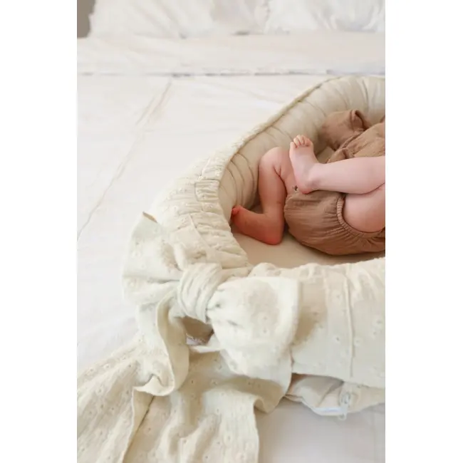 Babynest Premium Brodat Lilly Cu Funda ,   Bumbac Natural 100%, Saltea Detasabila, Handmade Polonia   De La Nastere La 9 Luni Pjbghda
