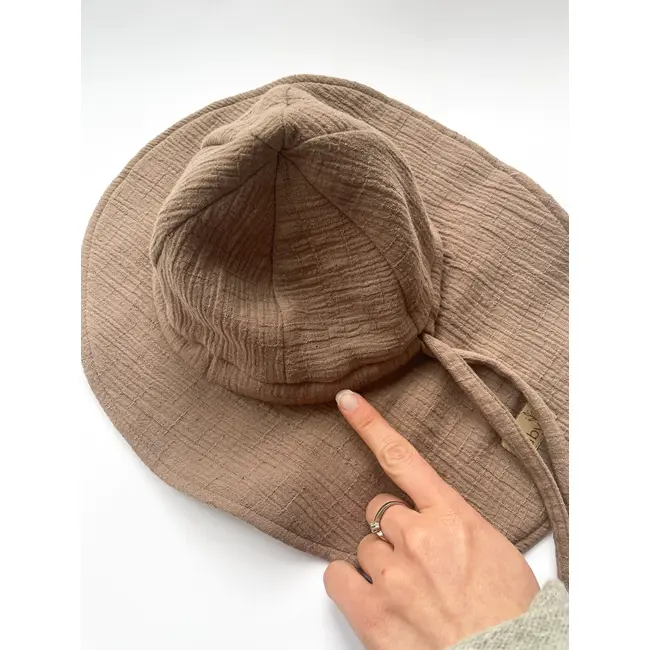 Palarie De Soare Din Muselina Babyly ,   Alb Lapte, Protectie Completa Cap-urechi-ceafa, Reglabila   0-3 Ani, Handmade Polonia Pjbc2791