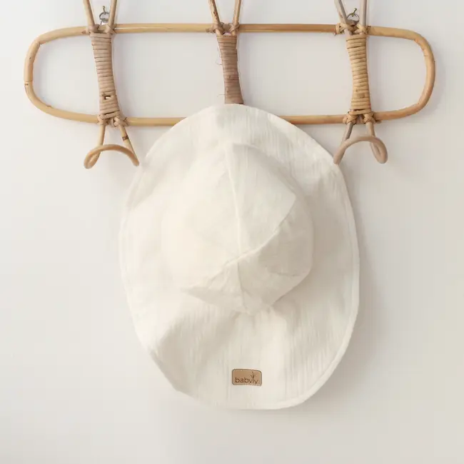 Palarie De Soare Din Muselina Babyly ,   Alb Lapte, Protectie Completa Cap-urechi-ceafa, Reglabila   0-3 Ani, Handmade Polonia Pjbc2791