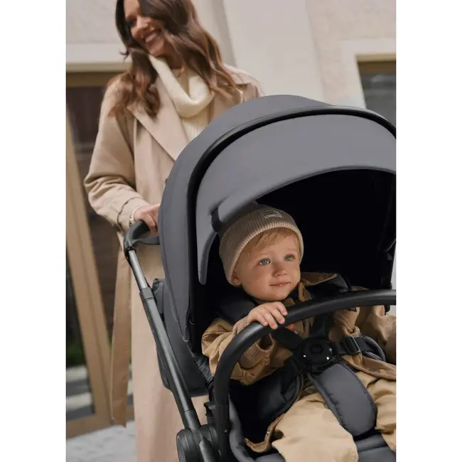 Carucior 2 in 1, Lionelo, Layla, Pana la 22 kg, Cadru aluminiu, Cu landou intarit si salteluta din spuma AirDots, Reversibil, Cu ventilatie 3D, Cu accesorii, EN1888-1, EN1888-2, EN1466, Bej BYNLO-LAYLA_2IN1_BEIGE_SAND
