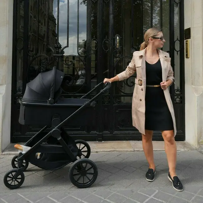 Carucior 2 in 1, Lionelo, Layla, Pana la 22 kg, Cadru aluminiu, Cu landou intarit si salteluta din spuma AirDots, Reversibil, Cu ventilatie 3D, Cu accesorii, EN1888-1-2, EN1466, Maro BYNLO-LAYLA_2IN1_BEIGE_TAUPE