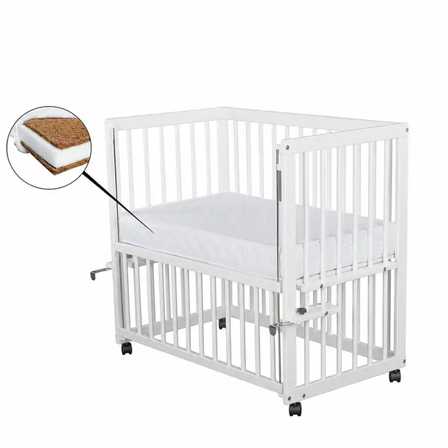 Patut co-sleeper, Qmini, Dalia, Multifunctional, 90x50 cm, Din lemn de pin, Reglabil pe orice treapta de inaltime la patul parintilor, Sistem de ancorare si roti cu frana incluse, Alb + Saltea 8 cm BYNQMDAL8CM03AL