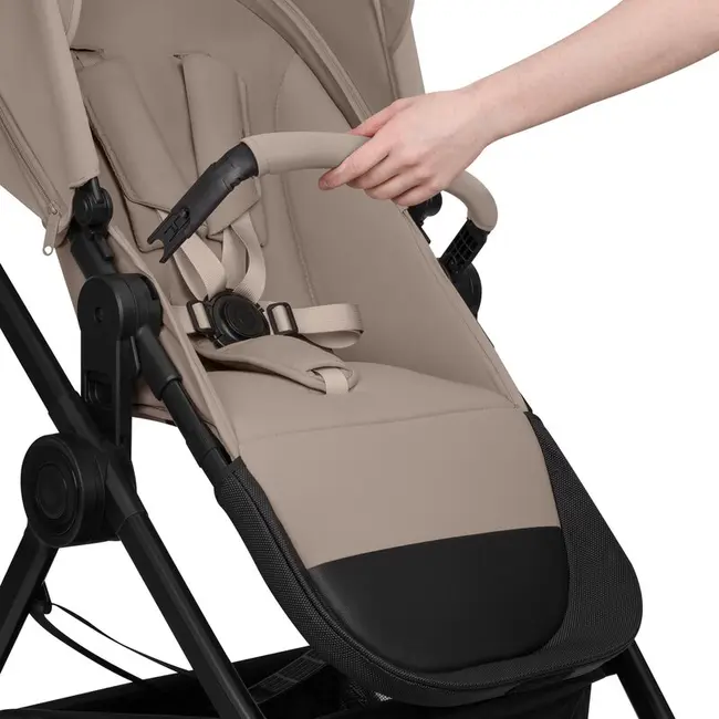 Carucior 3 in 1, Lionelo, Greet, Pana la 15 kg, Cadru aluminiu, Cu landou si salteluta moale, Cu scoica auto, Reversibil, Cu accesorii, Maner, suport pentru picioare, spatar reglabile, Bej BYNLO-GREET_BEIGE_TAUPE