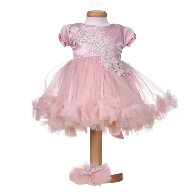 Rochita botez maneca scurta pentru fetita, roz pudra cu dantela, tulle si bentita - tinuta eleganta pentru botez Denikos&reg; H048