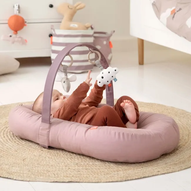 Set 2 jucarii de activitati pentru agatat Done by Deer Happy Clouds Sand