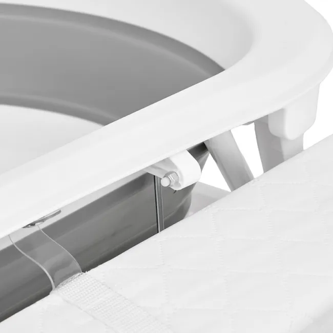 Cadita de baie pliabila, Qmini, Foldy Pro Care, Cu suport metalic si masuta de infasat, Cu termometru electronic, Cu dop si furtun pentru scurgere, Antiderapanta, 80&times;49 cm, Alb/Gri BYNFG2205