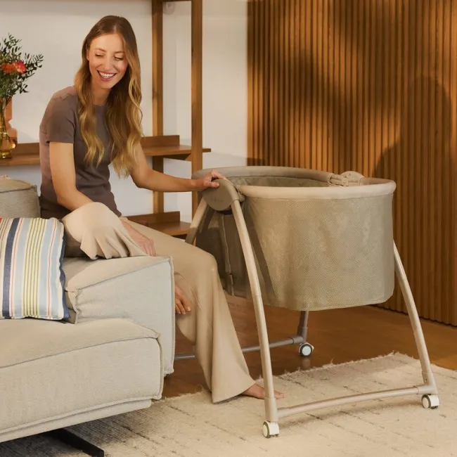 Patut si balansoar portabil Lionelo, Gaya 2 in 1, cu functie de leganat si muzica, 3 viteze de leganat reglabile, saltea T25, controlat prin telecomanda sau panou, pana la 9 kg, 0 luni+, 93 x 68 x 81 cm, bej latte BYNLO-GAYA_BEIGE_LATTE