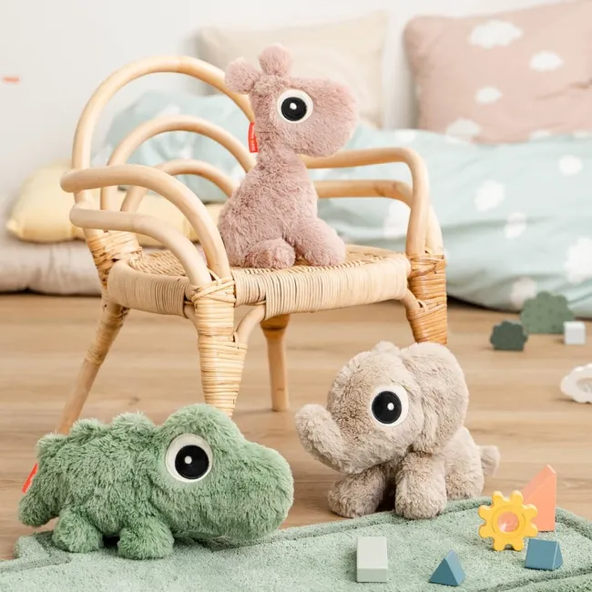 Jucarie de plus Done by Deer Cuddle Bestie Raffi Roz Pudra 26 cm