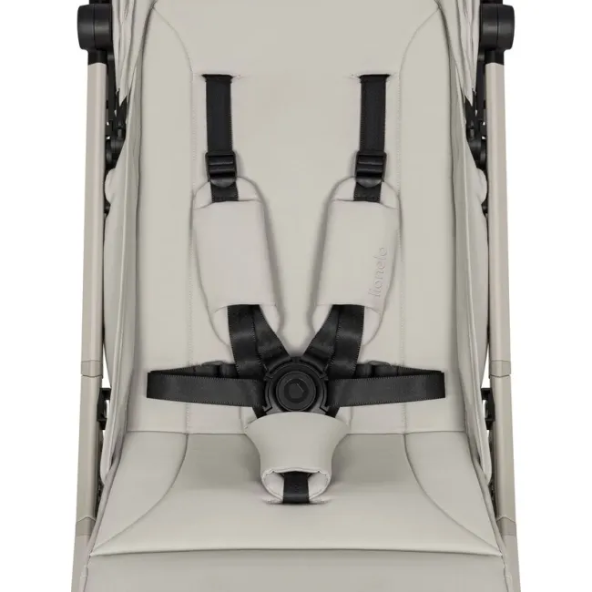 Carucior sport, Lionelo, Cloe Plus, Cu accesorii, Cadru din aluminiu, Pana la 22 kg, Usor, Pliere compacta pentru avion, cu o singura mana, Ideal pentru toate tipurile de suprafete, 6 luni+, Bej BYNLO-CLOE_PLUS_BEIGE_SAND
