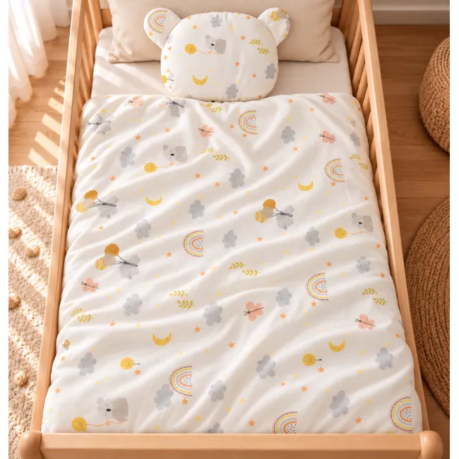 Set Pilota E I Perna Bebelue I Din Bambus 100x70cm + 37x30cm ,   Colectia Vise Printre Nori, Umplutura Babysoft Pjbc2883