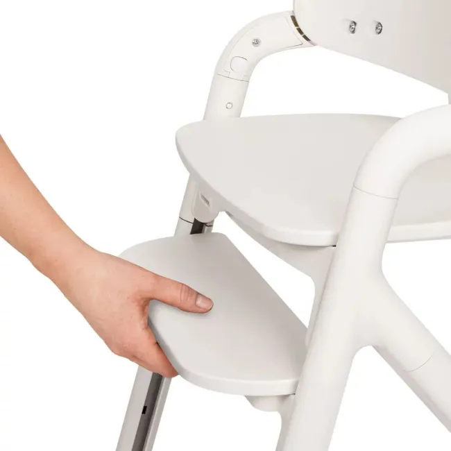 Scaun de masa multifunctional Celia Close&Cosy, Lionelo, Din lemn de fag, 6 luni- adult, Reglabil pe inaltime, Spatar lat, Sezut ergonomic, Tavita silicon, Suport de picioare reglabil, Greutate maxima 90 Kg, Alb BYNLO-CELIA_CLOSE&COSY
