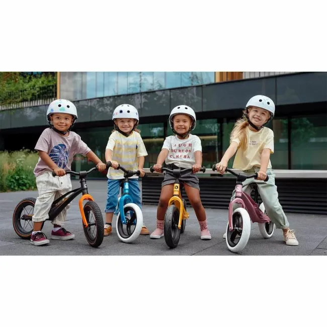 Bicicleta fara pedale, Lionelo, Bart Air, Usoara, Cu roti gonflabile, Cu cadru din magneziu, Cu ghidon si sa reglabile, Greutate 3.8 Kg, 12 inch, Conform cu standardul european de securitate EN71, Albastru BYNLOE-BART_AIR_BLUE_NAVY