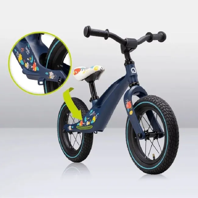 Bicicleta fara pedale, Lionelo, Bart Air, Usoara, Cu roti gonflabile, Cu cadru din magneziu, Cu ghidon si sa reglabile, Greutate 3.8 Kg, 12 inch, Conform cu standardul european de securitate EN71, Albastru BYNLOE-BART_AIR_BLUE_NAVY
