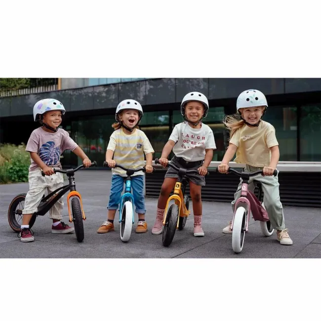 Bicicleta fara pedale, Lionelo, Bart Air, Usoara, Cu roti gonflabile, Cu cadru din magneziu, Cu ghidon si sa reglabile, Greutate 3.8 Kg, 12 inch, Conform cu standardul european de securitate EN71, Albastru BYNLOE-BART_AIR_BLUE_NAVY