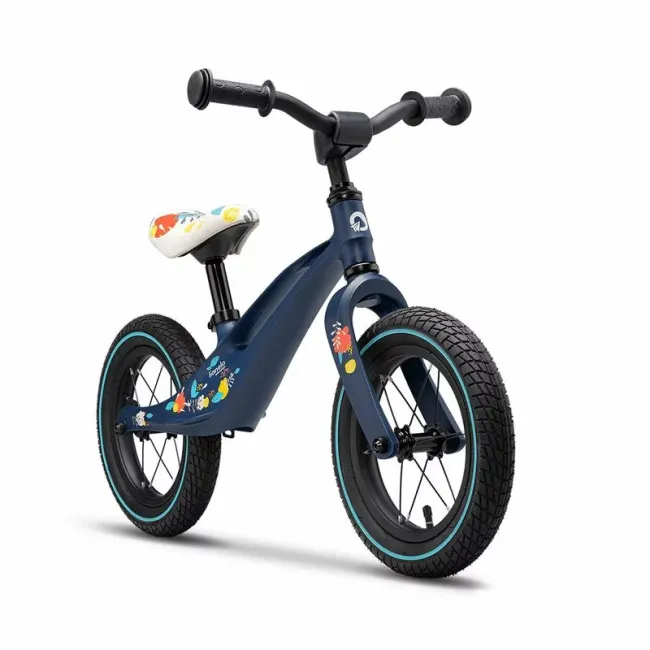 Bicicleta fara pedale, Lionelo, Bart Air, Usoara, Cu roti gonflabile, Cu cadru din magneziu, Cu ghidon si sa reglabile, Greutate 3.8 Kg, 12 inch, Conform cu standardul european de securitate EN71, Albastru BYNLOE-BART_AIR_BLUE_NAVY