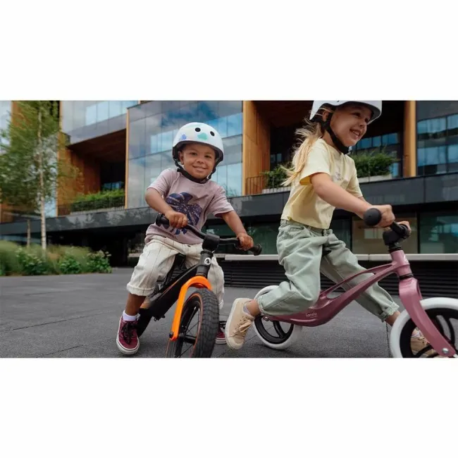 Bicicleta fara pedale, Lionelo, Bart Air, Usoara, Cu roti gonflabile, Cu cadru din magneziu, Cu ghidon si sa reglabile, Greutate 3.8 Kg, 12 inch, Conform cu standardul european de securitate EN71, Albastru BYNLOE-BART_AIR_BLUE_NAVY