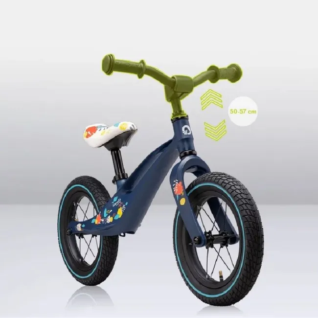 Bicicleta fara pedale, Lionelo, Bart Air, Usoara, Cu roti gonflabile, Cu cadru din magneziu, Cu ghidon si sa reglabile, Greutate 3.8 Kg, 12 inch, Conform cu standardul european de securitate EN71, Albastru BYNLOE-BART_AIR_BLUE_NAVY