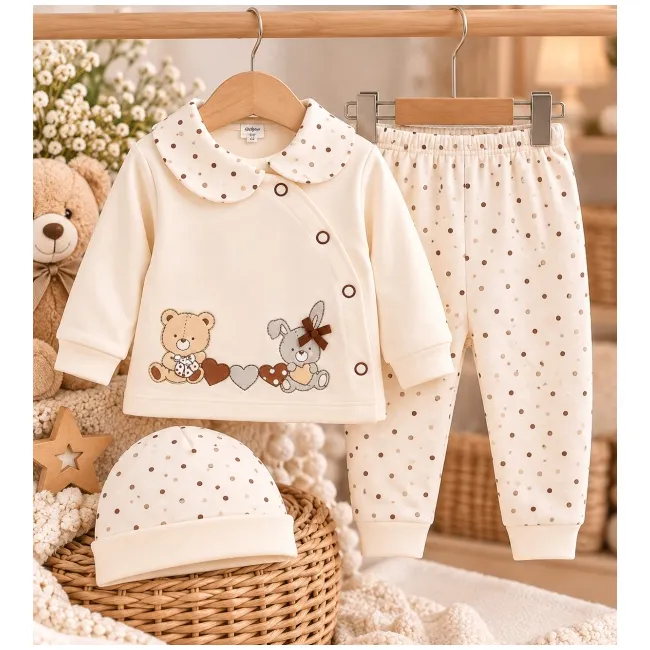 Costumas bumbac bebelusi 3 piese crem cu buline si imprimeu ursulet si iepure set complet cu bluza maneca lunga, pantaloni si caciulita sbshsn577