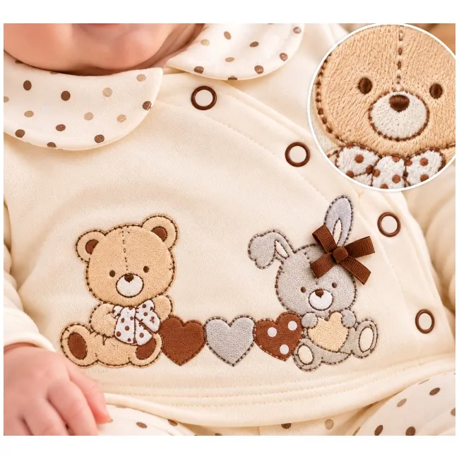 Costumas bumbac bebelusi 3 piese crem cu buline si imprimeu ursulet si iepure set complet cu bluza maneca lunga, pantaloni si caciulita sbshsn577