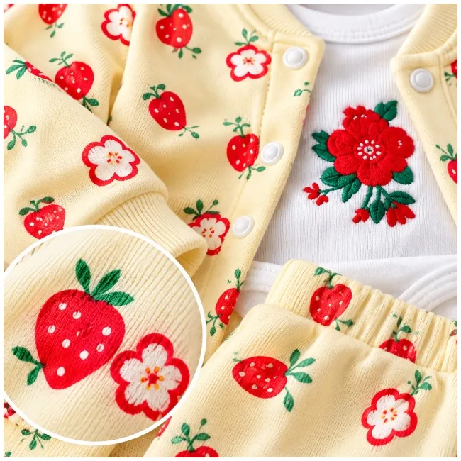 Costumas bumbac bebelusi 3 piese galben cu imprimeu fructe, bluza maneca lunga cu capse, pantaloni si caciulita superbebe shop vhhsn745