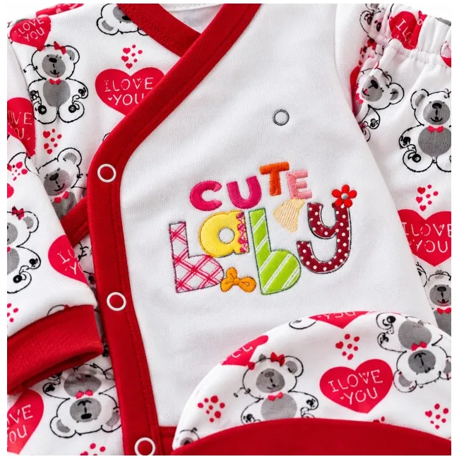 Set nou-născut bebe 5 piese, alb cu roșu, imprimeu ursuleți și inimioare, bluză, pantaloni, căciuliță, bavetă și mănuși mtr32sbs-5