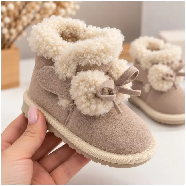 Cizme bej imblanite pentru fete superbebe shop din piele ecologica cu talpa de cauciuc si ciucurei pufosi, peste glezna, inchidere cu fermoar