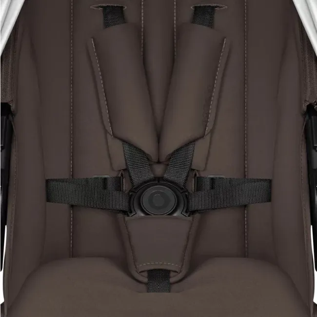 Carucior 3 in 1, Lionelo, Amber, Cadru aluminiu, Cu landou intarit si salteluta moale, Cu scoica auto testata ADAC, Reversibil, Cu accesorii, Geanta parinti, Pana la 22 kg, Maro BYNLO-AMBER_3IN1_BROWN_CHOCOLATE