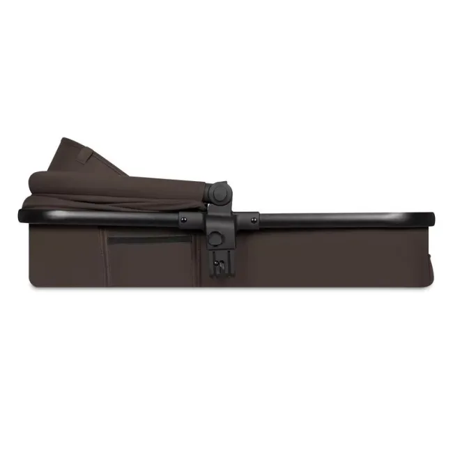 Carucior 3 in 1, Lionelo, Amber, Cadru aluminiu, Cu landou intarit si salteluta moale, Cu scoica auto testata ADAC, Reversibil, Cu accesorii, Geanta parinti, Pana la 22 kg, Maro BYNLO-AMBER_3IN1_BROWN_CHOCOLATE