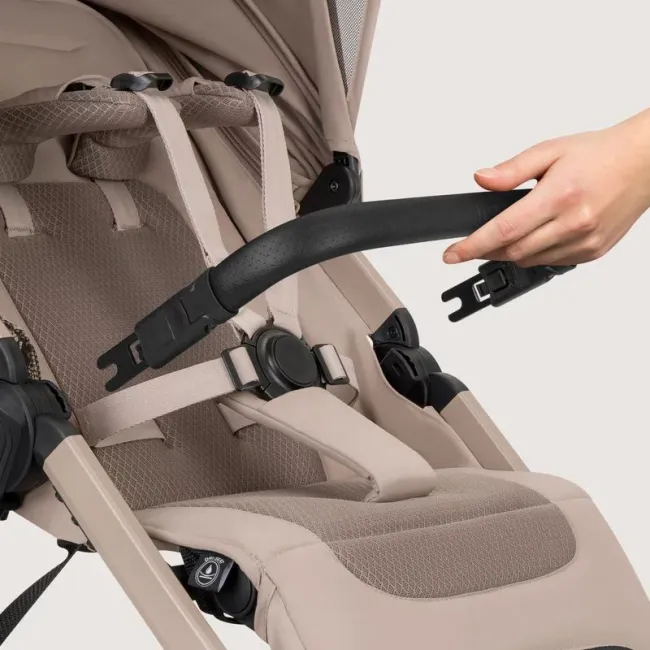 Carucior sport, Lionelo, Bett, Compact, Pliere rapida cu o mana, Copertina impermeabila UPF50+, Cu organizator ThermBag si accesorii, 6-48 luni, Sustine 22 kg, Bej Sand BYNLO-BETT_BEIGE_SAND