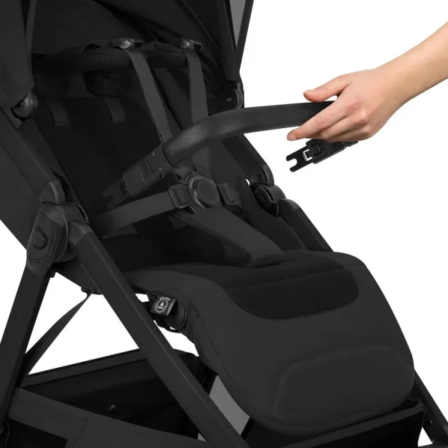 Carucior sport, Lionelo, Bett, Compact, Pliere rapida cu o mana, Copertina impermeabila UPF50+, Cu organizator ThermBag si accesorii, 6-48 luni, Sustine 22 kg, Black Onyx BYNLO-BETT_BLACK_ONYX