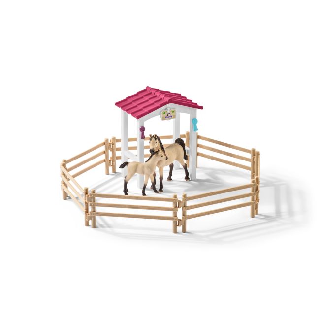 SCHLEICH Boxa de cai, cu cai arabi si ingrijitor - VRNSL42369