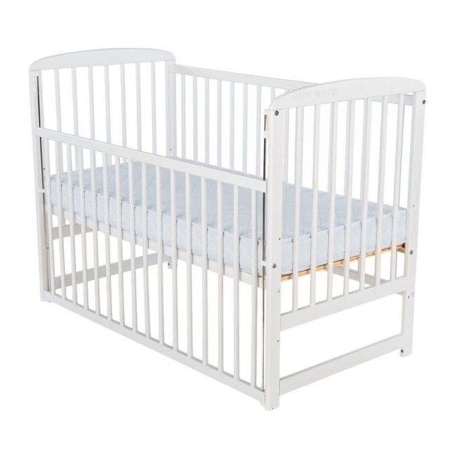 BabyNeeds - Patut din lemn Ola 120x60 cm, cu laterala culisanta, Alb + Saltea 8 cm BYNBOOLA8CM03AL