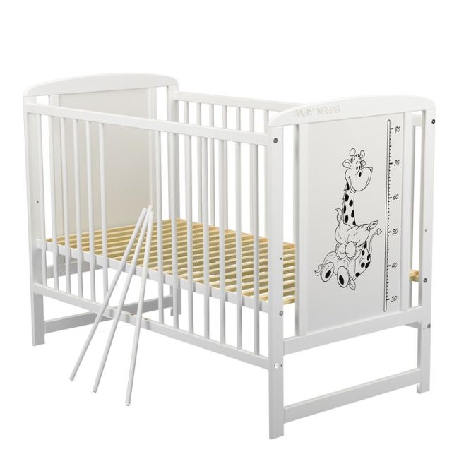 BabyNeeds - Patut din lemn Timmi Girafa 120x60 cm, cu laterala culisanta, Alb + Saltea 10 cm BYNBOTIMG10CM03AL