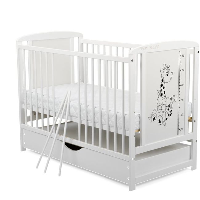 BabyNeeds - Patut din lemn Timmi Girafa 120x60 cm, cu sertar, Alb + Saltea 10 cm BYNBOTIMG10CM02AL