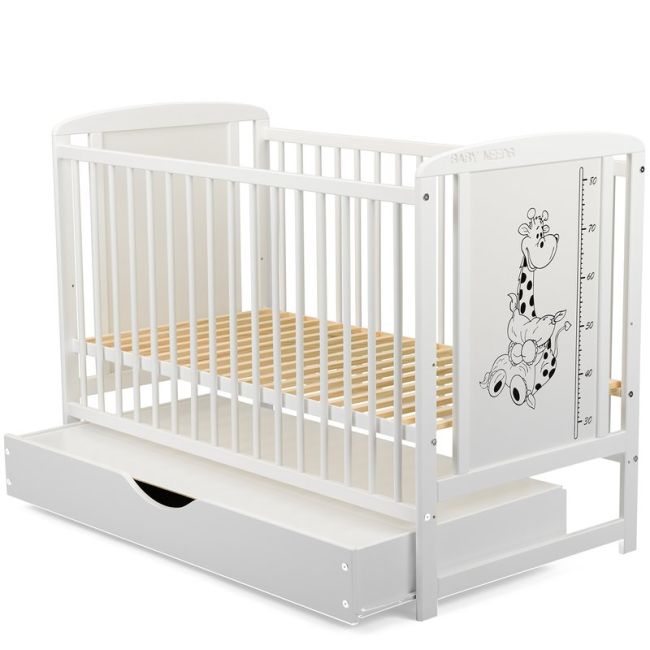 BabyNeeds - Patut din lemn Timmi Girafa 120x60 cm, cu sertar, Alb + Saltea 10 cm BYNBOTIMG10CM02AL