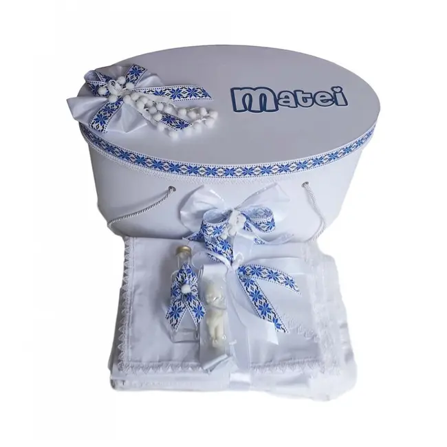 Set cutie pentru trusou personalizata si trusou de botez Denikos&reg; 230 cu decor traditional albastru Baietel - NKO1786