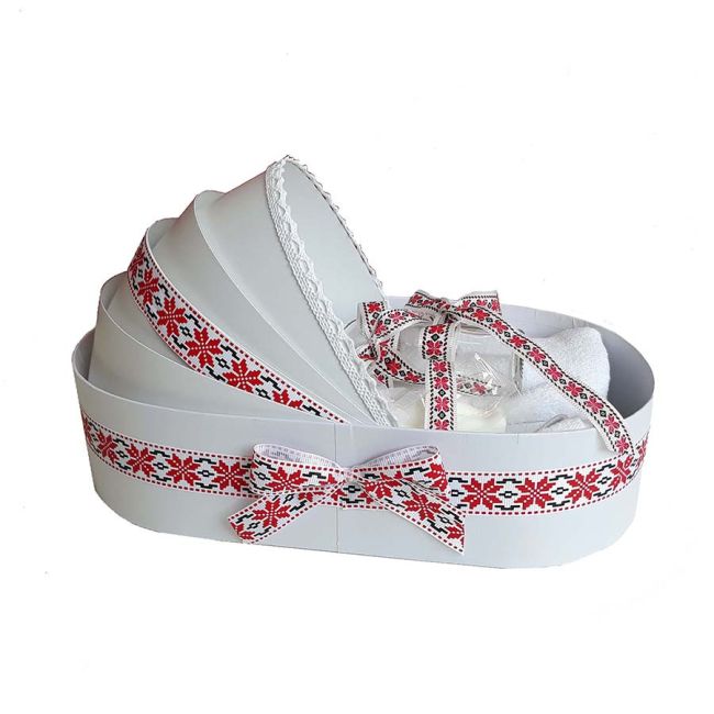 Trusou botez complet in landou pentru fetite cu decor traditional rosu Denikos® 140 NKO1695
