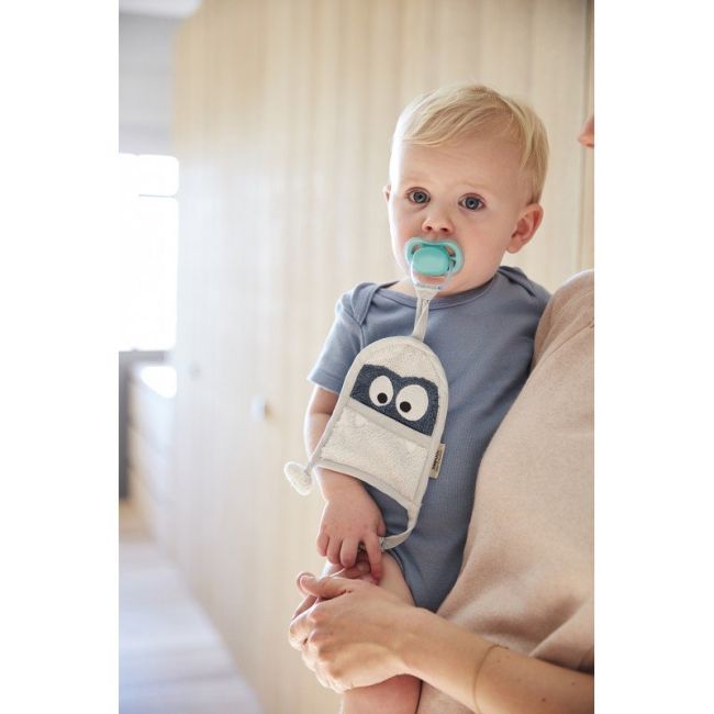 Textil din bambus pentru dentitie cu agatatoare suzeta din lemn monstru silver grey tnatm-tutmo-518