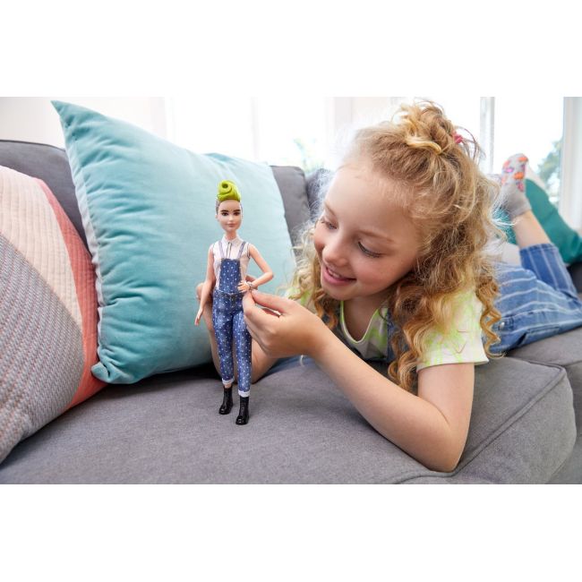 PAPUSA BARBIE FASHIONISTA CU SALOPETA SI O COAFURA VERDE VIVMTFBR37_FXL57