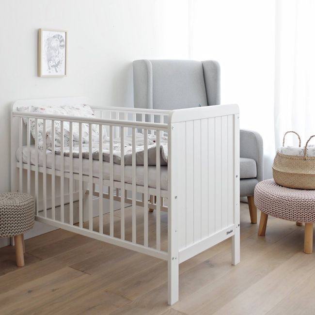 Patut Din Lemn Pentru Bebe, Inaltime Saltea Reglabila, Country Alb 120x60 Cm Pjbcountry_cot_white