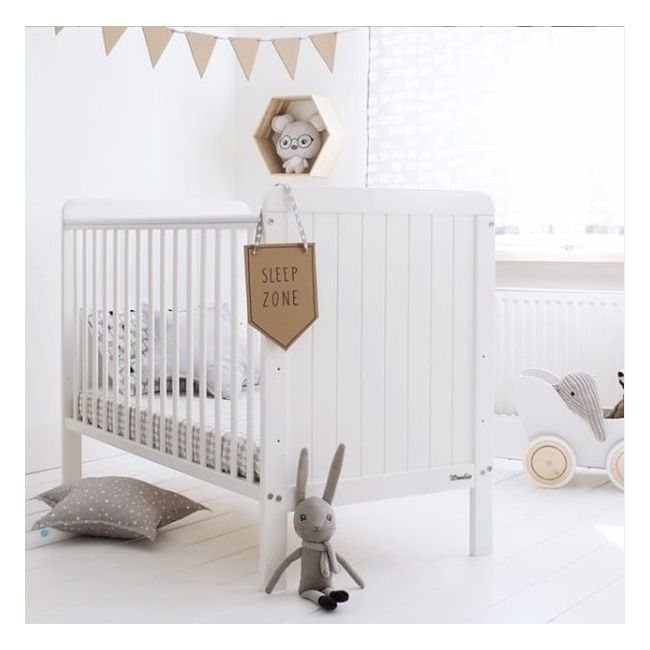 Patut Din Lemn Pentru Bebe, Inaltime Saltea Reglabila, Country Alb 120x60 Cm Pjbcountry_cot_white