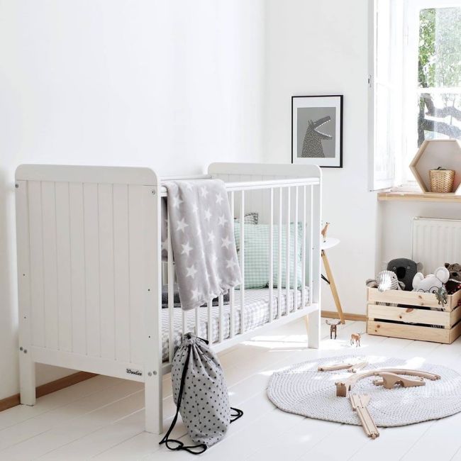 Patut Din Lemn Pentru Bebe, Inaltime Saltea Reglabila, Country Alb 120x60 Cm Pjbcountry_cot_white