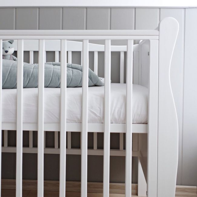 Patut Din Lemn Pentru Bebe, Inaltime Saltea Reglabila, Noble Alb 120x60 Cm Pjbnoble_cot_white