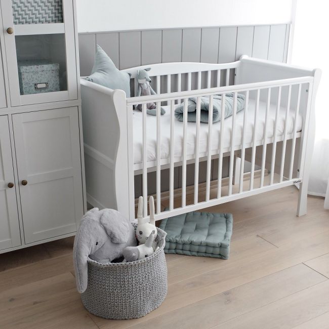 Patut Din Lemn Pentru Bebe, Inaltime Saltea Reglabila, Noble Alb 120x60 Cm Pjbnoble_cot_white