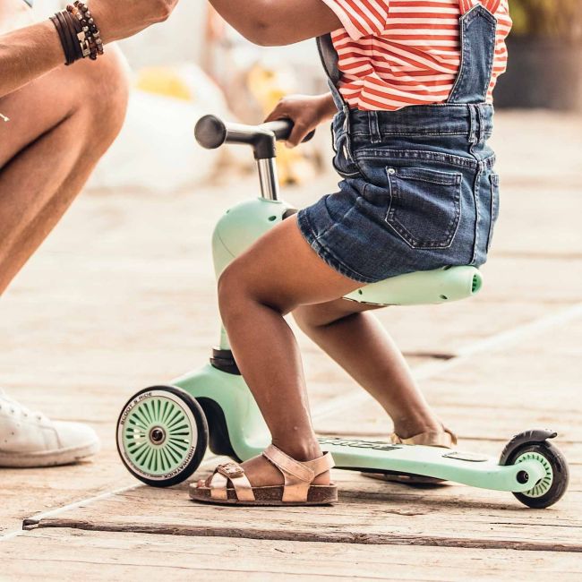 Trotineta Copii Cu Sezut, Transformabila 2in1, Highwaykick 1 Kiwi, 1-5 Ani, Pana La 50 Kg, Scoot  Ride Pjb96355
