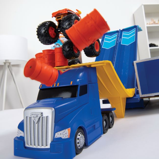 MONSTER JAM SET DE JOACA CAMIONUL CONVERTIBIL IN ARENA VIV6058258