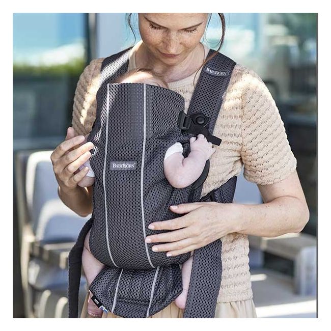BabyBjorn - Marsupiu anatomic Mini, cu pozitii multiple de purtare – Anthracite, 3D Mesh BSAFE021013E1