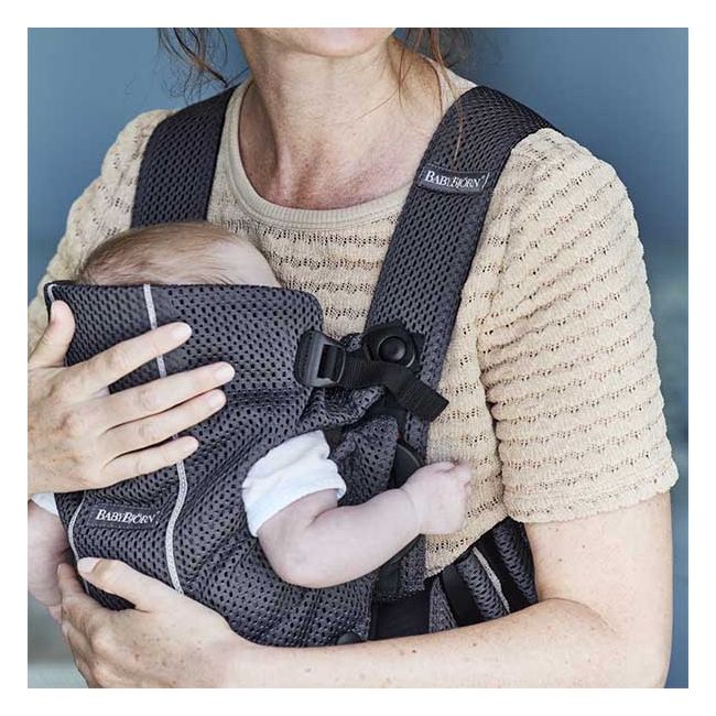 BabyBjorn - Marsupiu anatomic Mini, cu pozitii multiple de purtare – Anthracite, 3D Mesh BSAFE021013E1