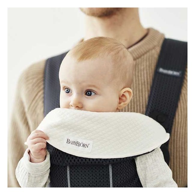 BabyBjorn - Marsupiu anatomic Mini, cu pozitii multiple de purtare – Anthracite, 3D Mesh BSAFE021013E1